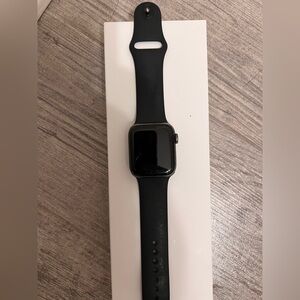 GPS Only Apple Watch SE 1st Gen 40MM Aluminum A2351 Used